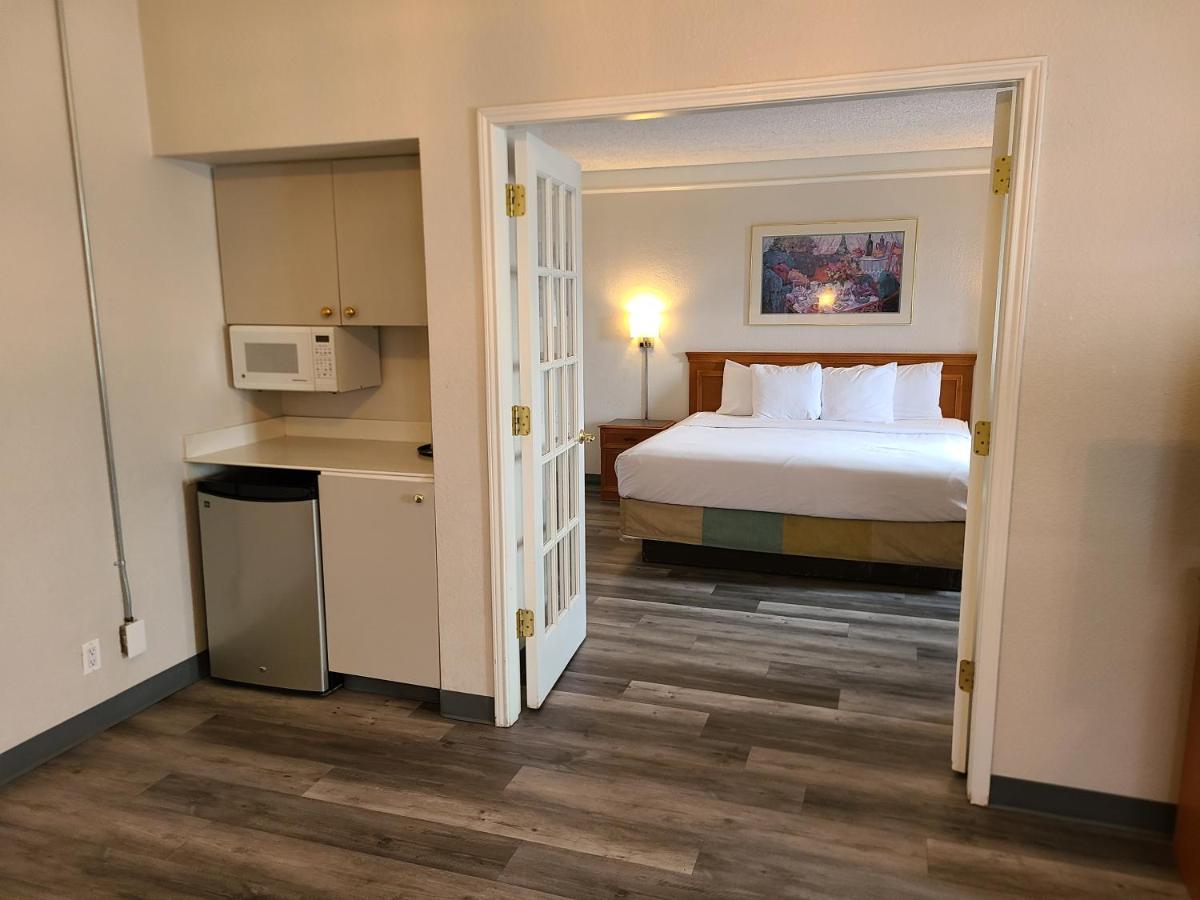 La Quinta Inn By Wyndham Фармингтон Экстерьер фото